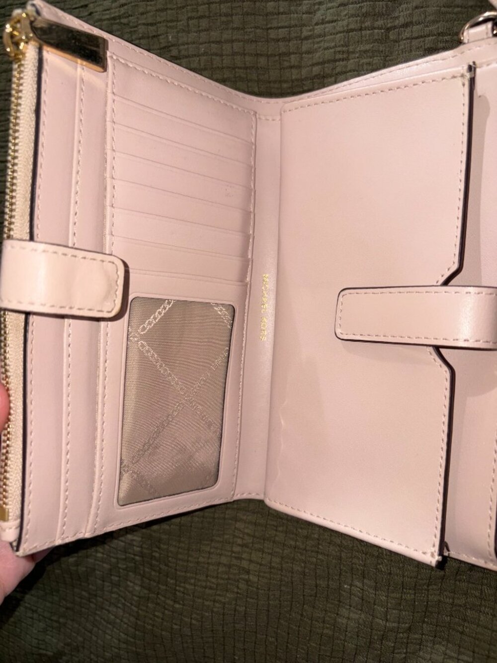 Michael Kors Jet Set Smartphone Wallet - Picture 4 of 4